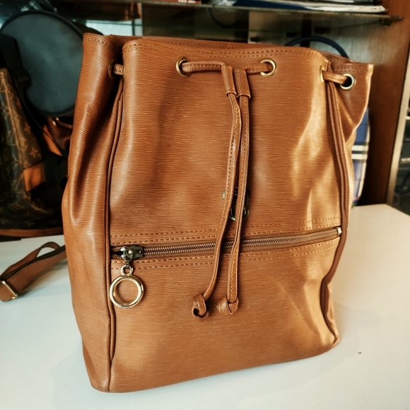 Louise Vuitton's Epi leather Authentic 'via demizon' backpack - fixed price - Picture 3 of 14